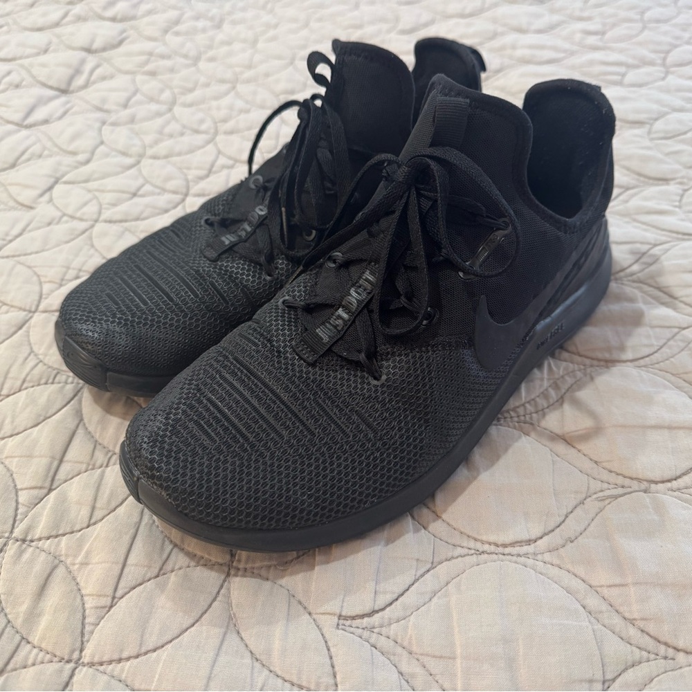 Nike free train black sneakers size 9